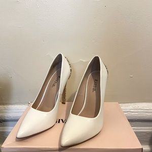 Classic Stilleto with Gold Embellishments